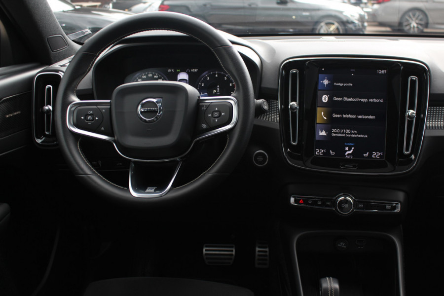 Volvo XC40 1.5 T5 Recharge R-Design 262pk / Full option! / Trekhaak / Panoramadak / 360Camera / Harman Kardon / 19'' / Stoel+Stuurverwarming / CarPlay / Dodehoek / DAB / Cruise Control