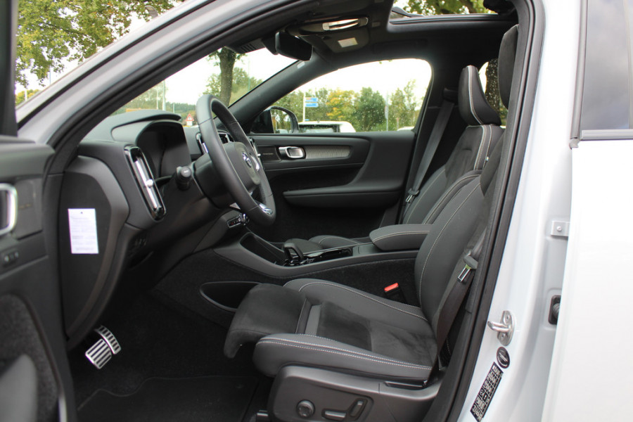 Volvo XC40 1.5 T5 Recharge R-Design 262pk / Full option! / Trekhaak / Panoramadak / 360Camera / Harman Kardon / 19'' / Stoel+Stuurverwarming / CarPlay / Dodehoek / DAB / Cruise Control