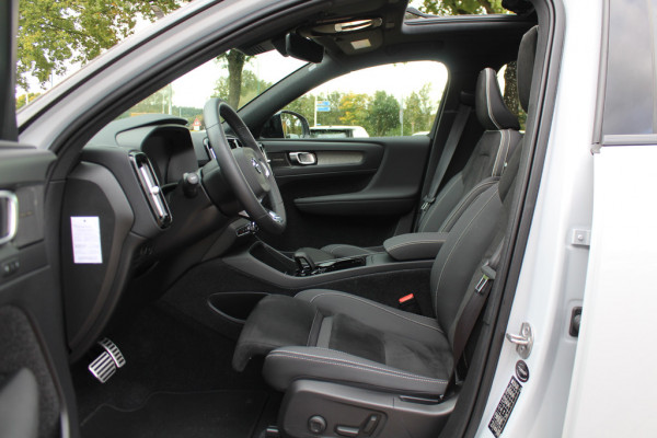 Volvo XC40 1.5 T5 Recharge R-Design 262pk / Full option! / Trekhaak / Panoramadak / 360Camera / Harman Kardon / 19'' / Stoel+Stuurverwarming / CarPlay / Dodehoek / DAB / Cruise Control