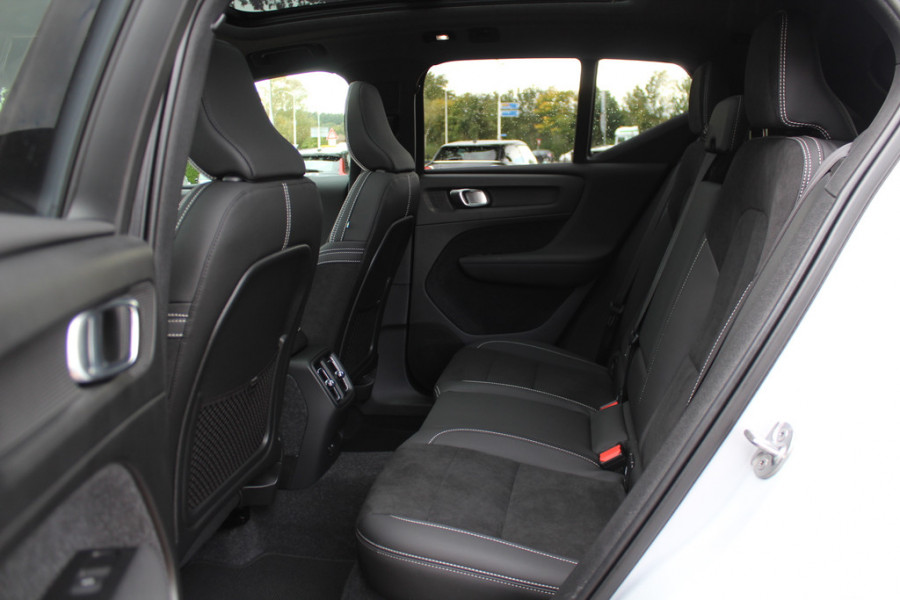 Volvo XC40 1.5 T5 Recharge R-Design 262pk / Full option! / Trekhaak / Panoramadak / 360Camera / Harman Kardon / 19'' / Stoel+Stuurverwarming / CarPlay / Dodehoek / DAB / Cruise Control