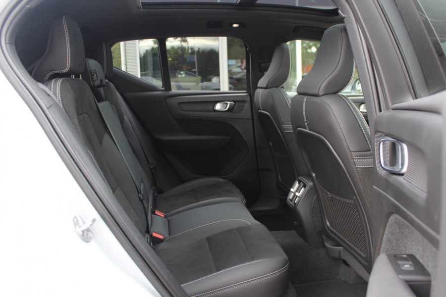 Volvo XC40 1.5 T5 Recharge R-Design 262pk / Full option! / Trekhaak / Panoramadak / 360Camera / Harman Kardon / 19'' / Stoel+Stuurverwarming / CarPlay / Dodehoek / DAB / Cruise Control
