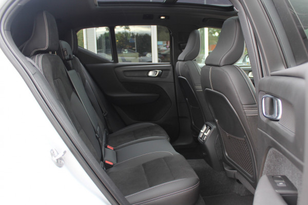 Volvo XC40 1.5 T5 Recharge R-Design 262pk / Full option! / Trekhaak / Panoramadak / 360Camera / Harman Kardon / 19'' / Stoel+Stuurverwarming / CarPlay / Dodehoek / DAB / Cruise Control