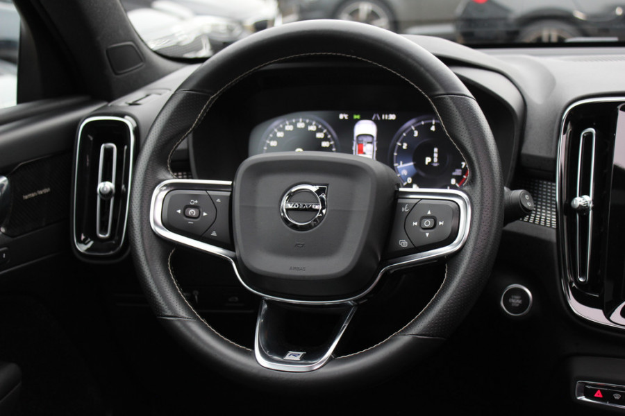 Volvo XC40 1.5 T5 Recharge R-Design 262pk / Full option! / Trekhaak / Panoramadak / 360Camera / Harman Kardon / 19'' / Stoel+Stuurverwarming / CarPlay / Dodehoek / DAB / Cruise Control