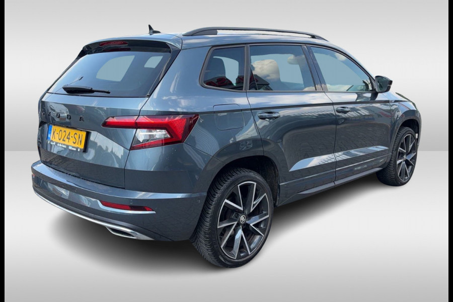 Škoda Karoq 1.5 TSI ACT Sportline Business / Camera / CarPlay / Keyless / 19'' / Stoel+Stuurverwarming / Dodehoek / DAB / ACC