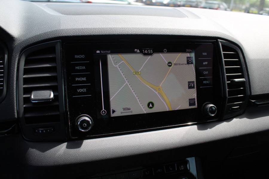 Škoda Karoq 1.5 TSI ACT Sportline Business / Camera / CarPlay / Keyless / 19'' / Stoel+Stuurverwarming / Dodehoek / DAB / ACC