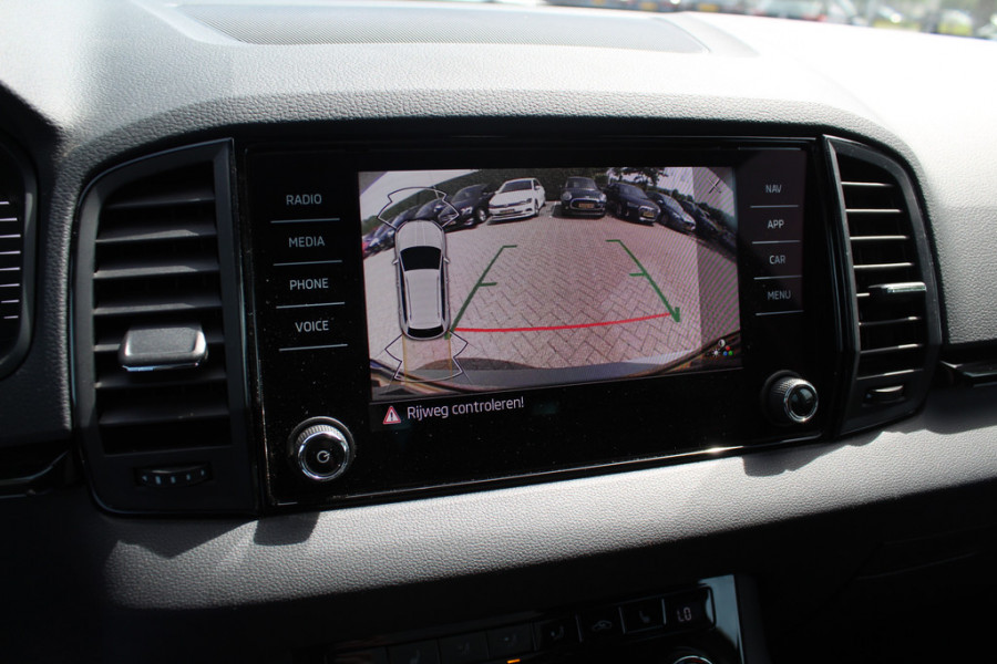 Škoda Karoq 1.5 TSI ACT Sportline Business / Camera / CarPlay / Keyless / 19'' / Stoel+Stuurverwarming / Dodehoek / DAB / ACC