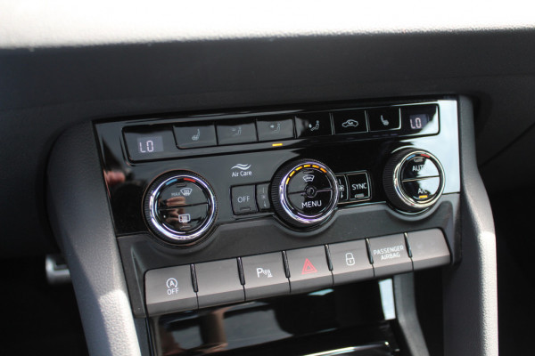 Škoda Karoq 1.5 TSI ACT Sportline Business / Camera / CarPlay / Keyless / 19'' / Stoel+Stuurverwarming / Dodehoek / DAB / ACC