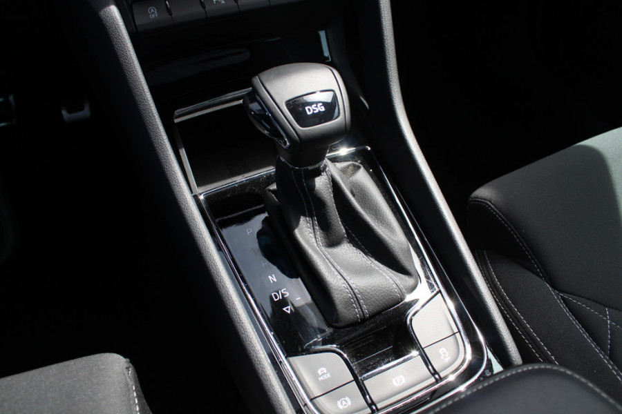 Škoda Karoq 1.5 TSI ACT Sportline Business / Camera / CarPlay / Keyless / 19'' / Stoel+Stuurverwarming / Dodehoek / DAB / ACC