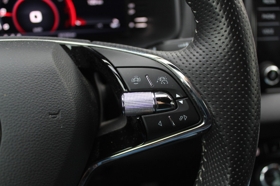 Škoda Karoq 1.5 TSI ACT Sportline Business / Camera / CarPlay / Keyless / 19'' / Stoel+Stuurverwarming / Dodehoek / DAB / ACC