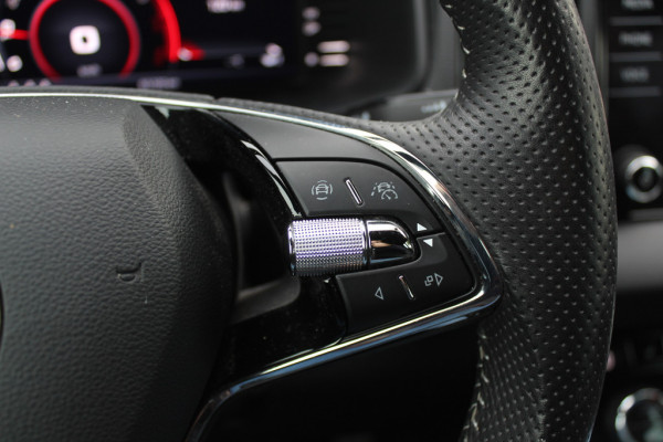 Škoda Karoq 1.5 TSI ACT Sportline Business / Camera / CarPlay / Keyless / 19'' / Stoel+Stuurverwarming / Dodehoek / DAB / ACC