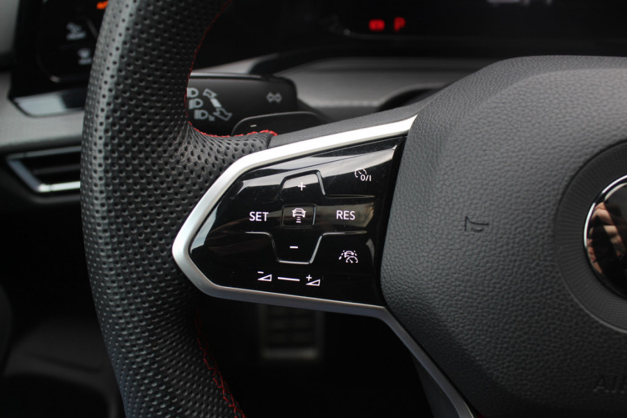 Volkswagen Golf 2.0 TSI GTI Clubsport / Full option! / Panoramadak / Camera / Head-up / Leder / Nurburgring / 19'' / Harman Kardon / Matrix LED / Stoelventilatie+Verwarming+Massage / Stuurverwarming / Dodehoek / DAB / ACC