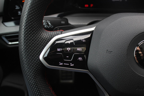 Volkswagen Golf 2.0 TSI GTI Clubsport / Full option! / Panoramadak / Camera / Head-up / Leder / Nurburgring / 19'' / Harman Kardon / Matrix LED / Stoelventilatie+Verwarming+Massage / Stuurverwarming / Dodehoek / DAB / ACC