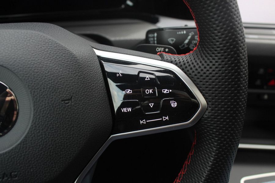 Volkswagen Golf 2.0 TSI GTI Clubsport / Full option! / Panoramadak / Camera / Head-up / Leder / Nurburgring / 19'' / Harman Kardon / Matrix LED / Stoelventilatie+Verwarming+Massage / Stuurverwarming / Dodehoek / DAB / ACC