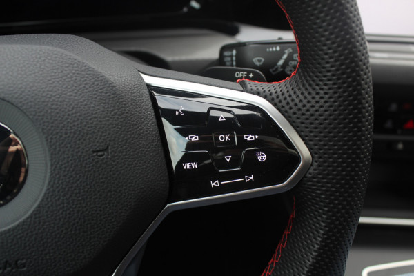 Volkswagen Golf 2.0 TSI GTI Clubsport / Full option! / Panoramadak / Camera / Head-up / Leder / Nurburgring / 19'' / Harman Kardon / Matrix LED / Stoelventilatie+Verwarming+Massage / Stuurverwarming / Dodehoek / DAB / ACC