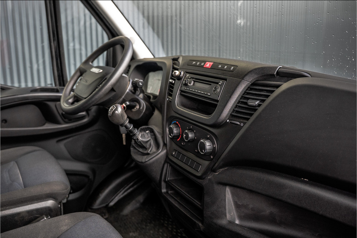 Iveco Daily 35S14 L2H2 | 140PK | 1e Eigenaar | 3.5T Trekgewicht | Cruise | Zijschuifdeur L+R | Airco | Trekhaak