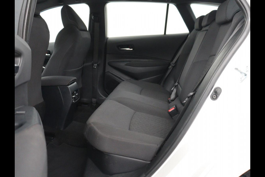 Toyota Corolla 1.8 Hybrid Business | Trekhaak | Camera | Carplay | Adaptive cruise | Full LED | Climate control | DAB | Bluetooth
