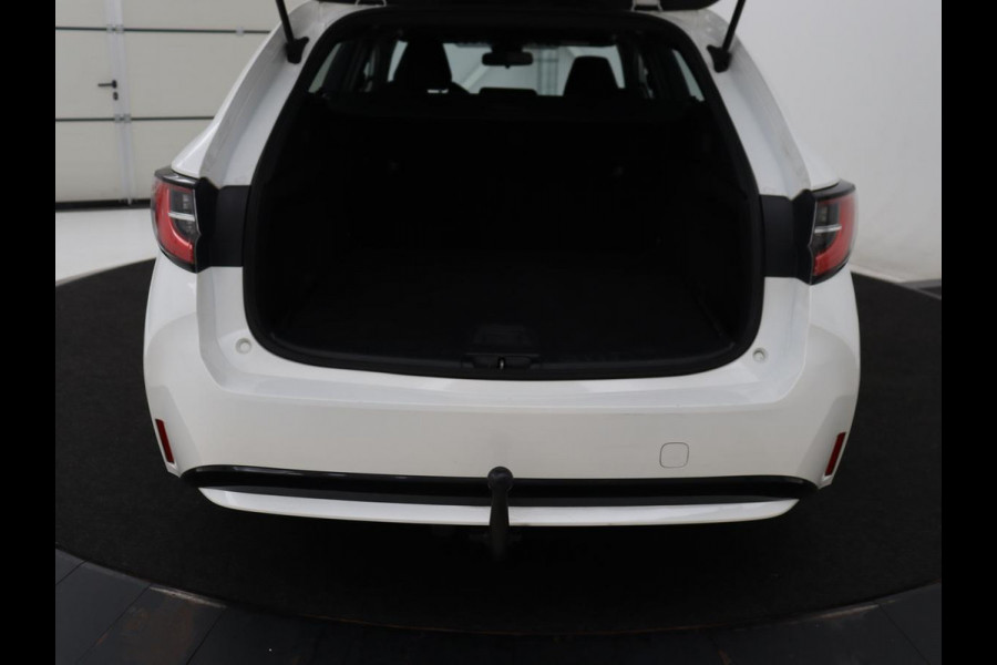 Toyota Corolla 1.8 Hybrid Business | Trekhaak | Camera | Carplay | Adaptive cruise | Full LED | Climate control | DAB | Bluetooth