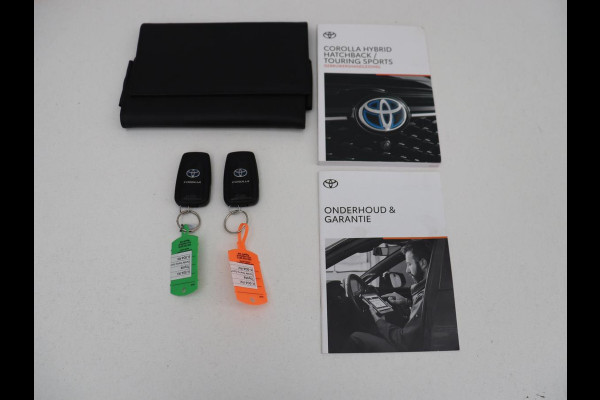 Toyota Corolla 1.8 Hybrid Business | Trekhaak | Camera | Carplay | Adaptive cruise | Full LED | Climate control | DAB | Bluetooth