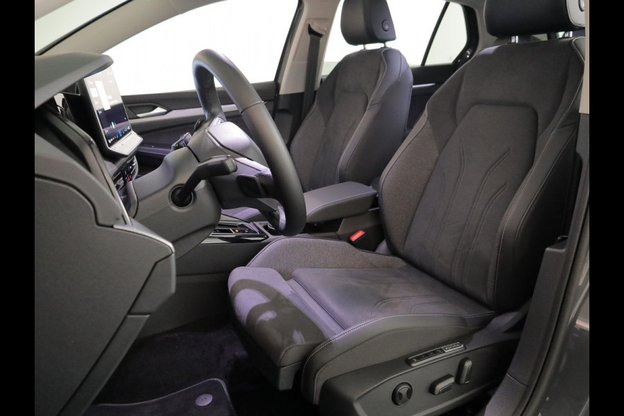 Volkswagen Golf 1.5 eHybrid Style Edition 204 pk Automaat (DSG) | Verlengde garantie | Navigatie | Panoramadak | Trekhaak (wegklapbaar) | Parkeersensoren (Park assist) | Achteruitrijcamera | Stoelverwarming |