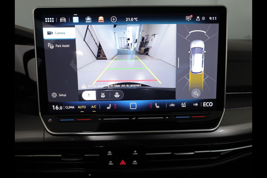 Volkswagen Golf 1.5 eHybrid Style Edition 204 pk Automaat (DSG) | Verlengde garantie | Navigatie | Panoramadak | Trekhaak (wegklapbaar) | Parkeersensoren (Park assist) | Achteruitrijcamera | Stoelverwarming |