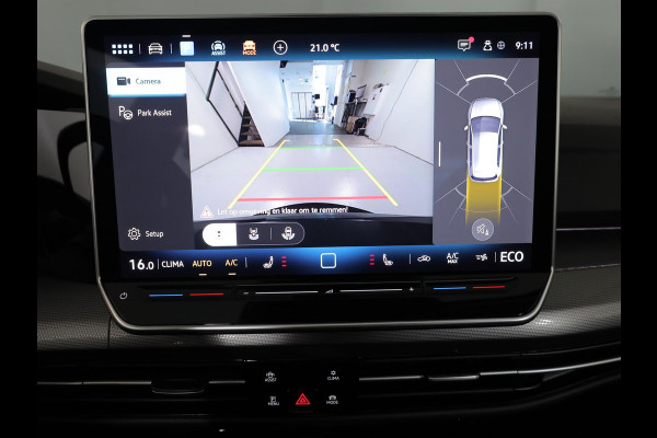 Volkswagen Golf 1.5 eHybrid Style Edition 204 pk Automaat (DSG) | Verlengde garantie | Navigatie | Panoramadak | Trekhaak (wegklapbaar) | Parkeersensoren (Park assist) | Achteruitrijcamera | Stoelverwarming |