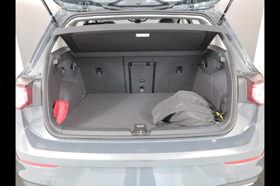 Volkswagen Golf 1.5 eHybrid Style Edition 204 pk Automaat (DSG) | Verlengde garantie | Navigatie | Panoramadak | Trekhaak (wegklapbaar) | Parkeersensoren (Park assist) | Achteruitrijcamera | Stoelverwarming |