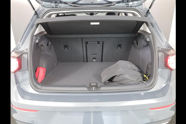 Volkswagen Golf 1.5 eHybrid Style Edition 204 pk Automaat (DSG) | Verlengde garantie | Navigatie | Panoramadak | Trekhaak (wegklapbaar) | Parkeersensoren (Park assist) | Achteruitrijcamera | Stoelverwarming |