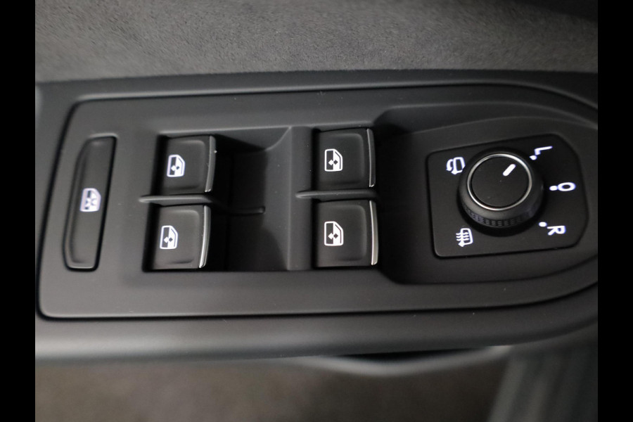 Volkswagen Golf 1.5 eHybrid Style Edition 204 pk Automaat (DSG) | Verlengde garantie | Navigatie | Panoramadak | Trekhaak (wegklapbaar) | Parkeersensoren (Park assist) | Achteruitrijcamera | Stoelverwarming |