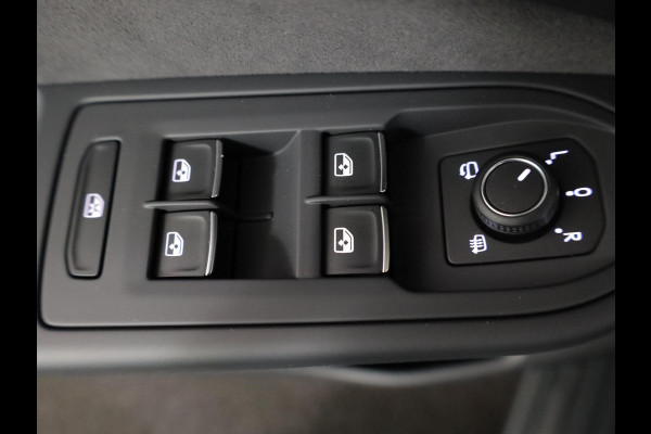 Volkswagen Golf 1.5 eHybrid Style Edition 204 pk Automaat (DSG) | Verlengde garantie | Navigatie | Panoramadak | Trekhaak (wegklapbaar) | Parkeersensoren (Park assist) | Achteruitrijcamera | Stoelverwarming |