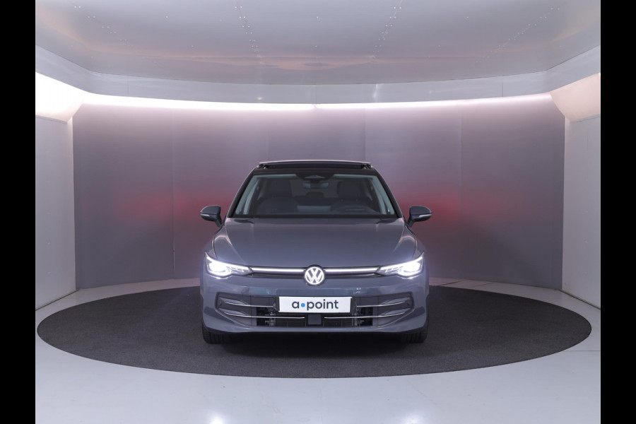 Volkswagen Golf 1.5 eHybrid Style Edition 204 pk Automaat (DSG) | Verlengde garantie | Navigatie | Panoramadak | Trekhaak (wegklapbaar) | Parkeersensoren (Park assist) | Achteruitrijcamera | Stoelverwarming |