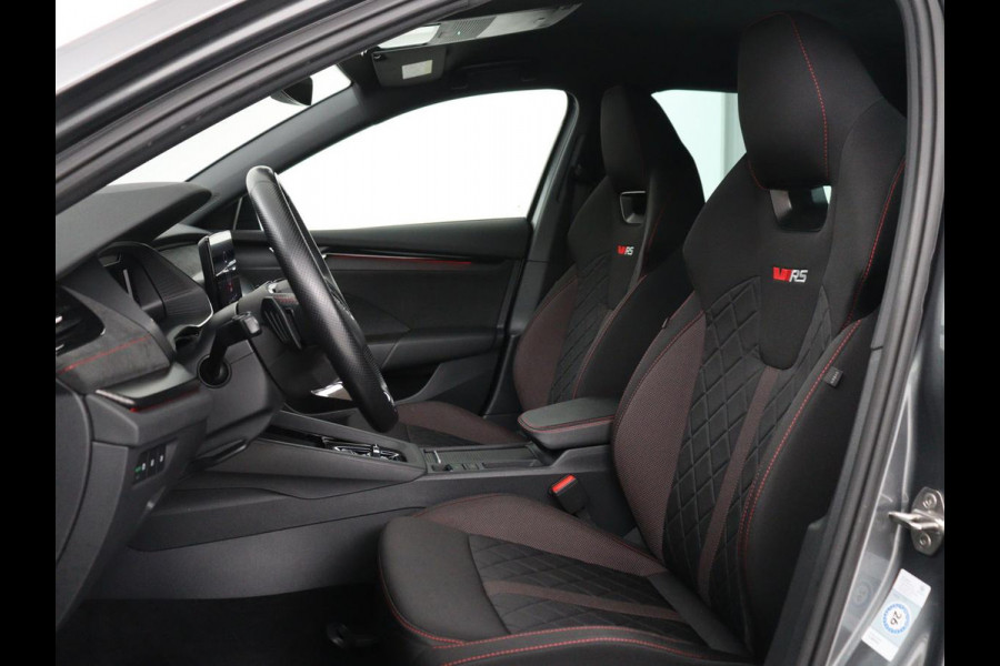 Škoda Octavia 1.4 TSI RS iV PHEV Business | Stoelverwarming | Matrix LED | Carplay | Sportstoelen | Keyless | Virtual Cockpit | Parkeerhulp | Sfeerverlichting | Side Assist | Cruise control | Plug In