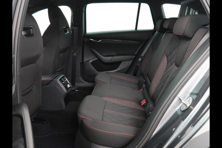 Škoda Octavia 1.4 TSI RS iV PHEV Business | Stoelverwarming | Matrix LED | Carplay | Sportstoelen | Keyless | Virtual Cockpit | Parkeerhulp | Sfeerverlichting | Side Assist | Cruise control | Plug In