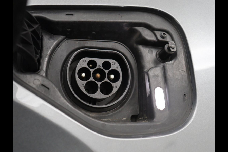 Škoda Octavia 1.4 TSI RS iV PHEV Business | Stoelverwarming | Matrix LED | Carplay | Sportstoelen | Keyless | Virtual Cockpit | Parkeerhulp | Sfeerverlichting | Side Assist | Cruise control | Plug In