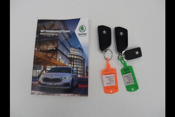 Škoda Octavia 1.4 TSI RS iV PHEV Business | Stoelverwarming | Matrix LED | Carplay | Sportstoelen | Keyless | Virtual Cockpit | Parkeerhulp | Sfeerverlichting | Side Assist | Cruise control | Plug In