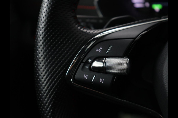 Škoda Octavia 1.4 TSI RS iV PHEV Business | Stoelverwarming | Matrix LED | Carplay | Sportstoelen | Keyless | Virtual Cockpit | Parkeerhulp | Sfeerverlichting | Side Assist | Cruise control | Plug In
