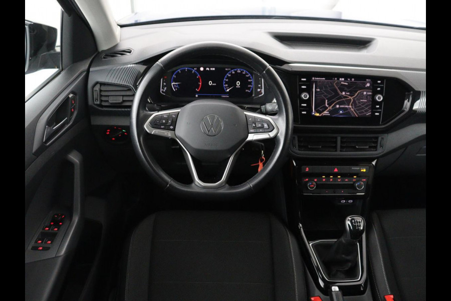 Volkswagen T-Cross 1.0 TSI Life | Trekhaak | Carplay | Virtual Cockpit | Side Assist | Navigatie | Sportstoelen | Adaptive cruise | Getint glas | Regen-/lichtsensor