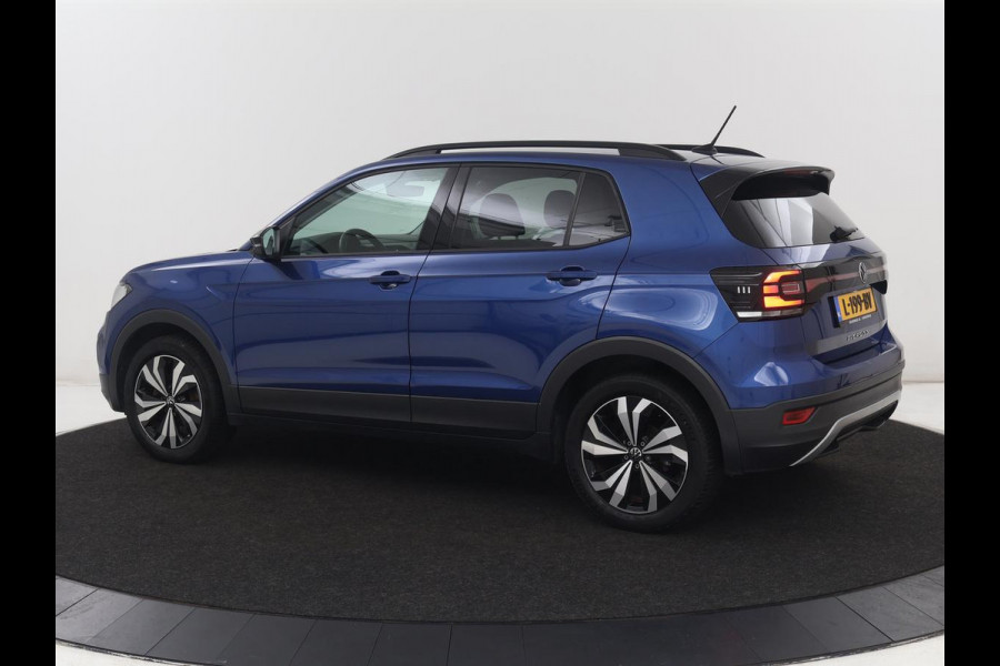 Volkswagen T-Cross 1.0 TSI Life | Trekhaak | Carplay | Virtual Cockpit | Side Assist | Navigatie | Sportstoelen | Adaptive cruise | Getint glas | Regen-/lichtsensor