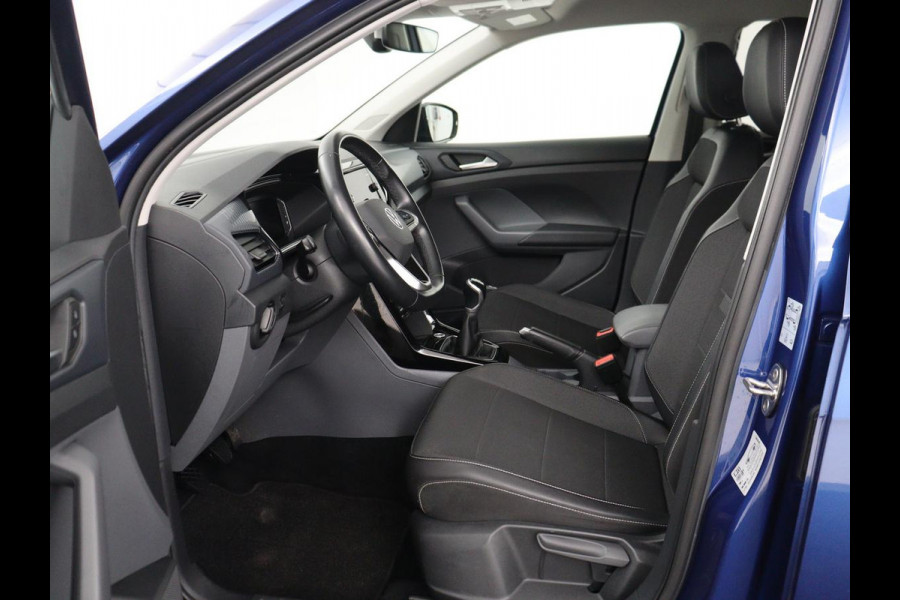 Volkswagen T-Cross 1.0 TSI Life | Trekhaak | Carplay | Virtual Cockpit | Side Assist | Navigatie | Sportstoelen | Adaptive cruise | Getint glas | Regen-/lichtsensor