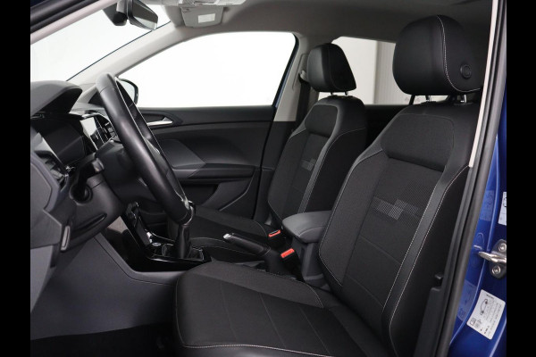 Volkswagen T-Cross 1.0 TSI Life | Trekhaak | Carplay | Virtual Cockpit | Side Assist | Navigatie | Sportstoelen | Adaptive cruise | Getint glas | Regen-/lichtsensor