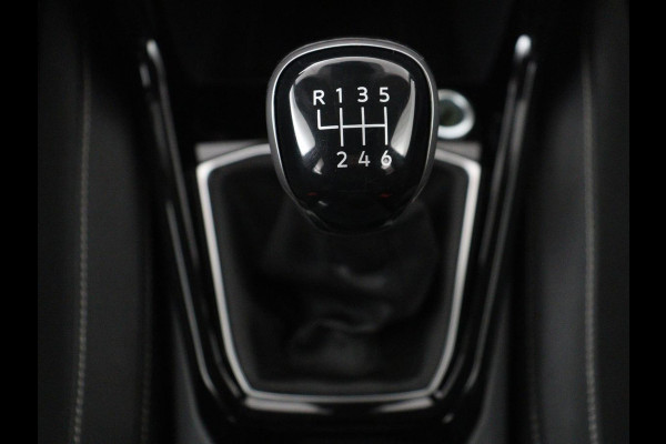 Volkswagen T-Cross 1.0 TSI Life | Trekhaak | Carplay | Virtual Cockpit | Side Assist | Navigatie | Sportstoelen | Adaptive cruise | Getint glas | Regen-/lichtsensor