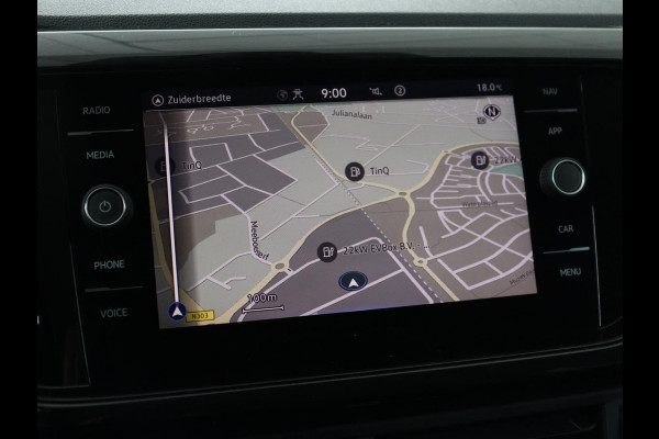 Volkswagen T-Cross 1.0 TSI Life | Trekhaak | Carplay | Virtual Cockpit | Side Assist | Navigatie | Sportstoelen | Adaptive cruise | Getint glas | Regen-/lichtsensor