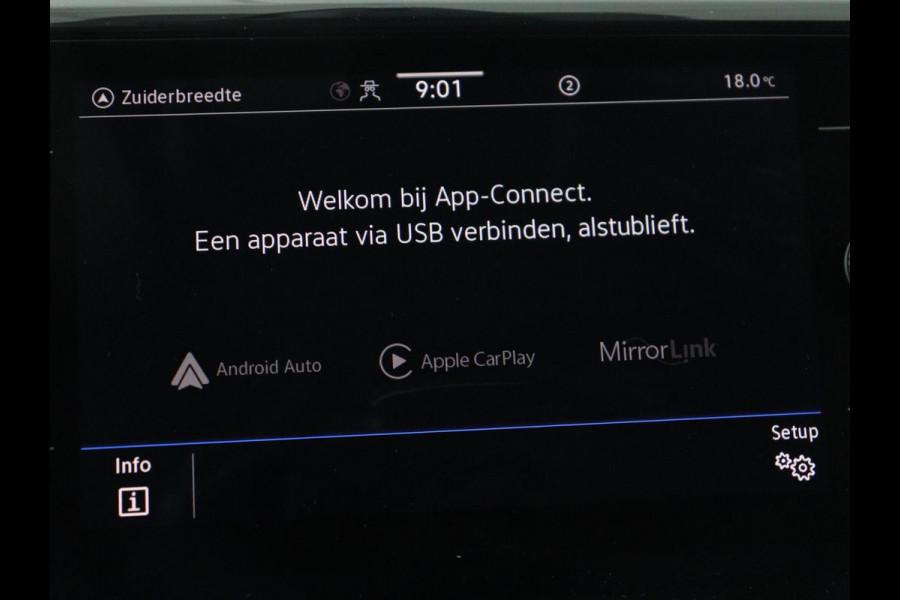 Volkswagen T-Cross 1.0 TSI Life | Trekhaak | Carplay | Virtual Cockpit | Side Assist | Navigatie | Sportstoelen | Adaptive cruise | Getint glas | Regen-/lichtsensor