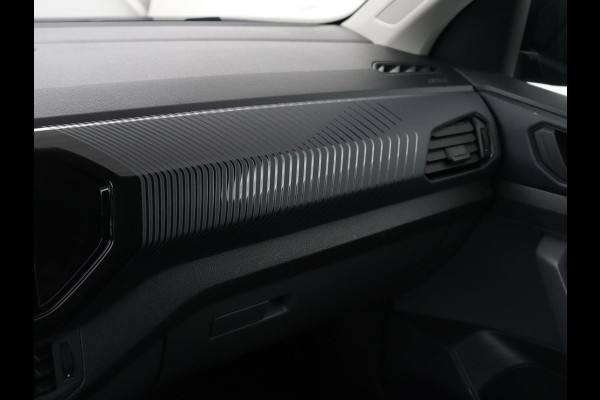 Volkswagen T-Cross 1.0 TSI Life | Trekhaak | Carplay | Virtual Cockpit | Side Assist | Navigatie | Sportstoelen | Adaptive cruise | Getint glas | Regen-/lichtsensor
