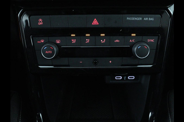 Volkswagen T-Cross 1.0 TSI Life | Trekhaak | Carplay | Virtual Cockpit | Side Assist | Navigatie | Sportstoelen | Adaptive cruise | Getint glas | Regen-/lichtsensor