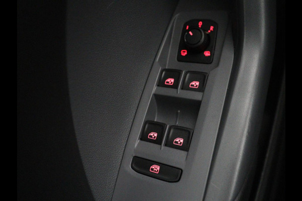 Volkswagen T-Cross 1.0 TSI Life | Trekhaak | Carplay | Virtual Cockpit | Side Assist | Navigatie | Sportstoelen | Adaptive cruise | Getint glas | Regen-/lichtsensor