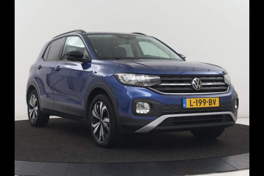 Volkswagen T-Cross 1.0 TSI Life | Trekhaak | Carplay | Virtual Cockpit | Side Assist | Navigatie | Sportstoelen | Adaptive cruise | Getint glas | Regen-/lichtsensor
