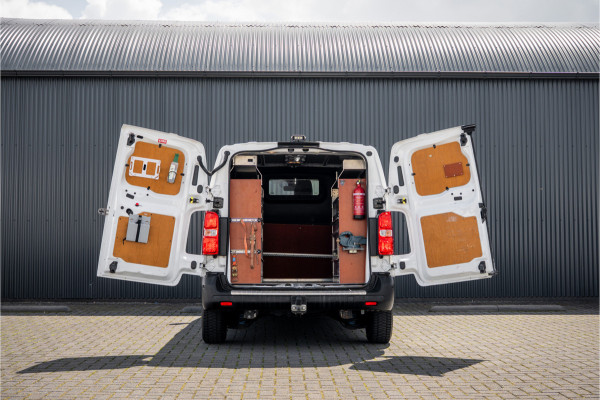 Opel Vivaro 2.0 L2H1 125PK | Bedrijfswageninrichting | Cruise | Carplay | Camera | Airco | PDC | Trekhaak