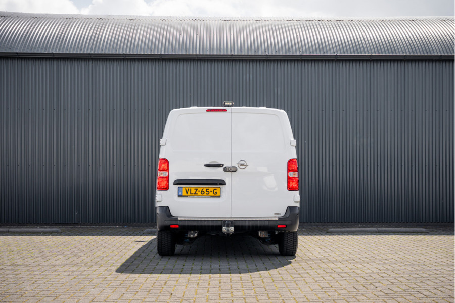 Opel Vivaro 2.0 L2H1 125PK | Bedrijfswageninrichting | Cruise | Carplay | Camera | Airco | PDC | Trekhaak