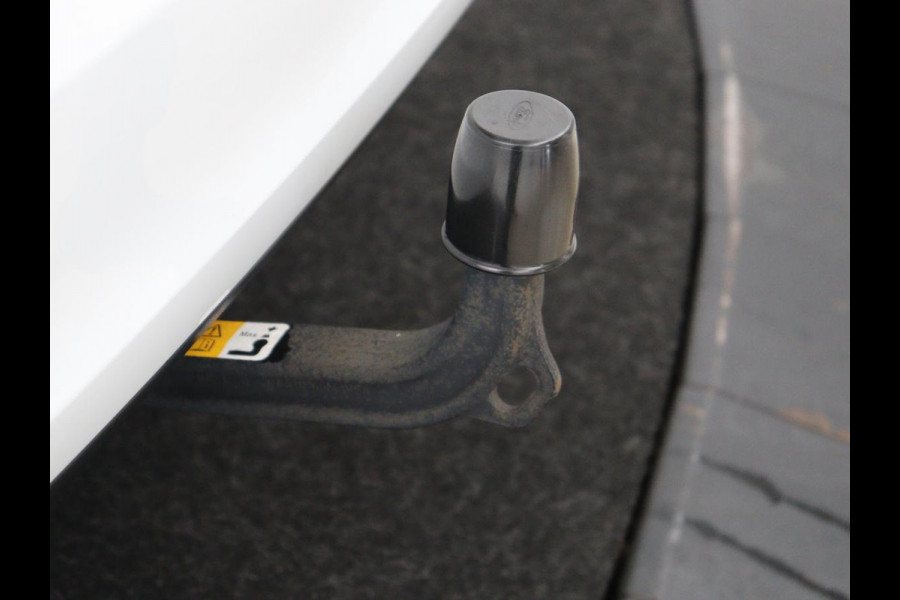 Ford Focus 1.0 EcoBoost Hybrid Titanium Style | Trekhaak | Carplay | Navigatie | Keyless | Full LED | Parkeerhulp | Climate control | Bluetooth | Cruise control