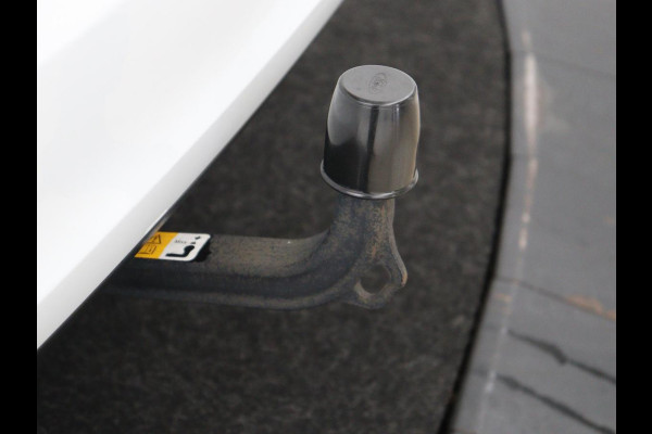 Ford Focus 1.0 EcoBoost Hybrid Titanium Style | Trekhaak | Carplay | Navigatie | Keyless | Full LED | Parkeerhulp | Climate control | Bluetooth | Cruise control